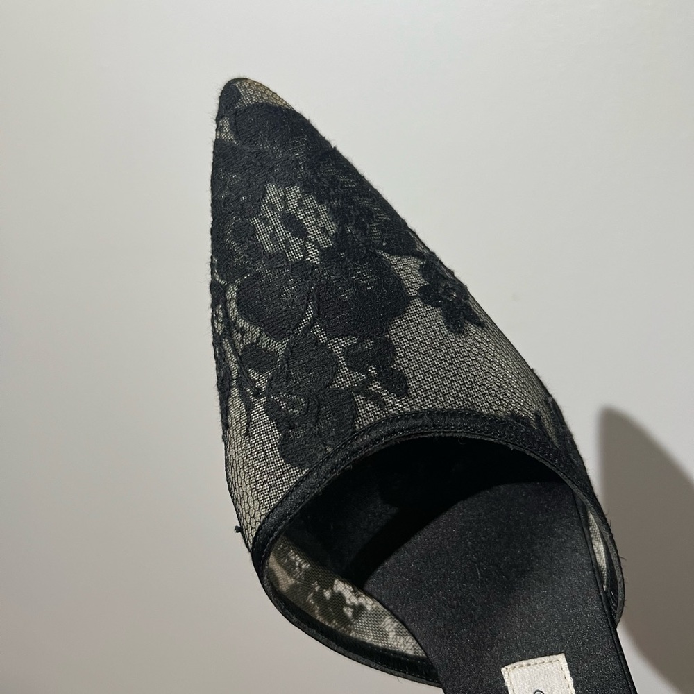 Vintage Manolo Blahnik Black Lace Kitten Heels - Picture 11 of 12